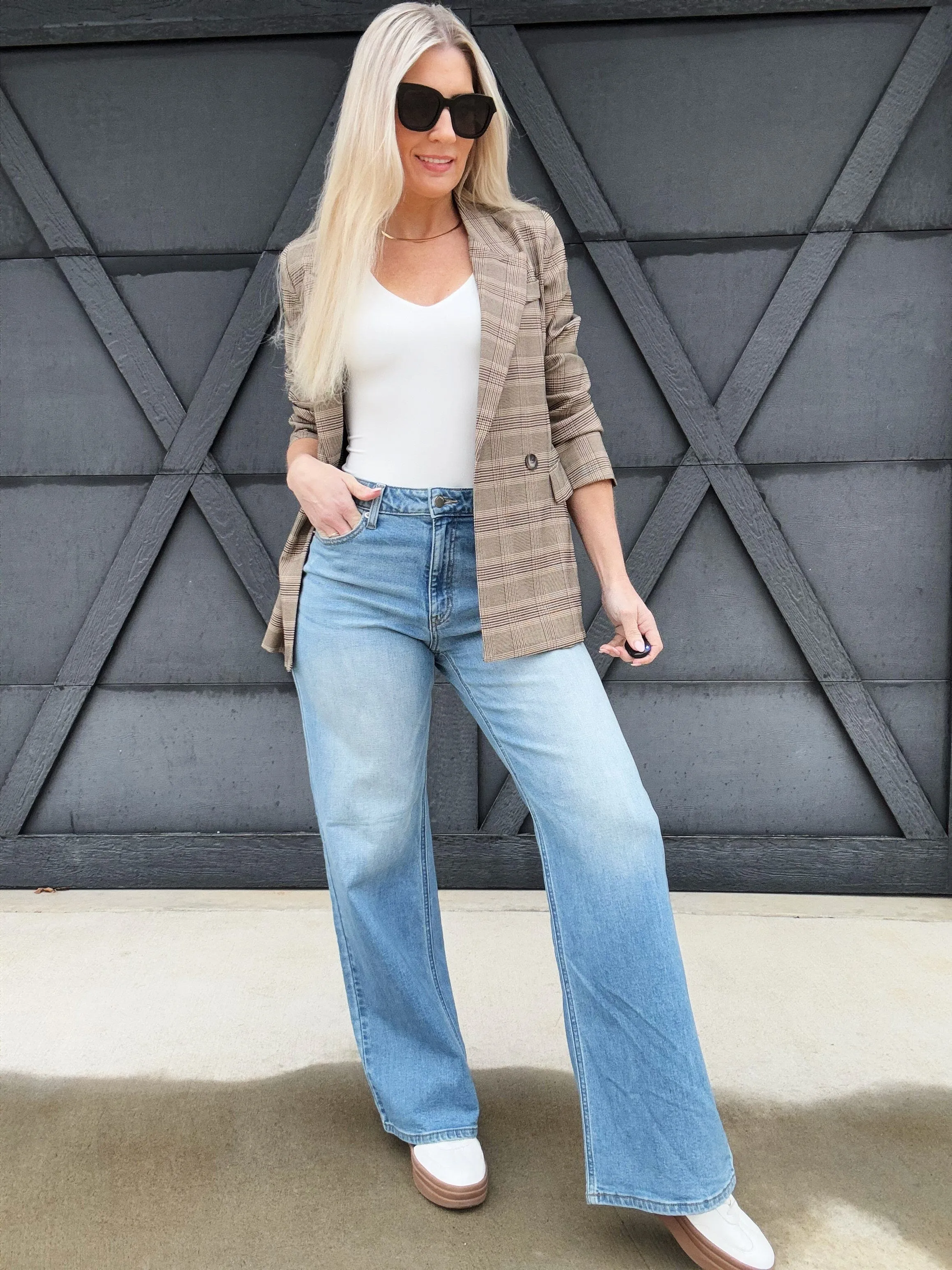 L.T.J. Gia Almost Slouchy Wide Leg Jeans In Medium
