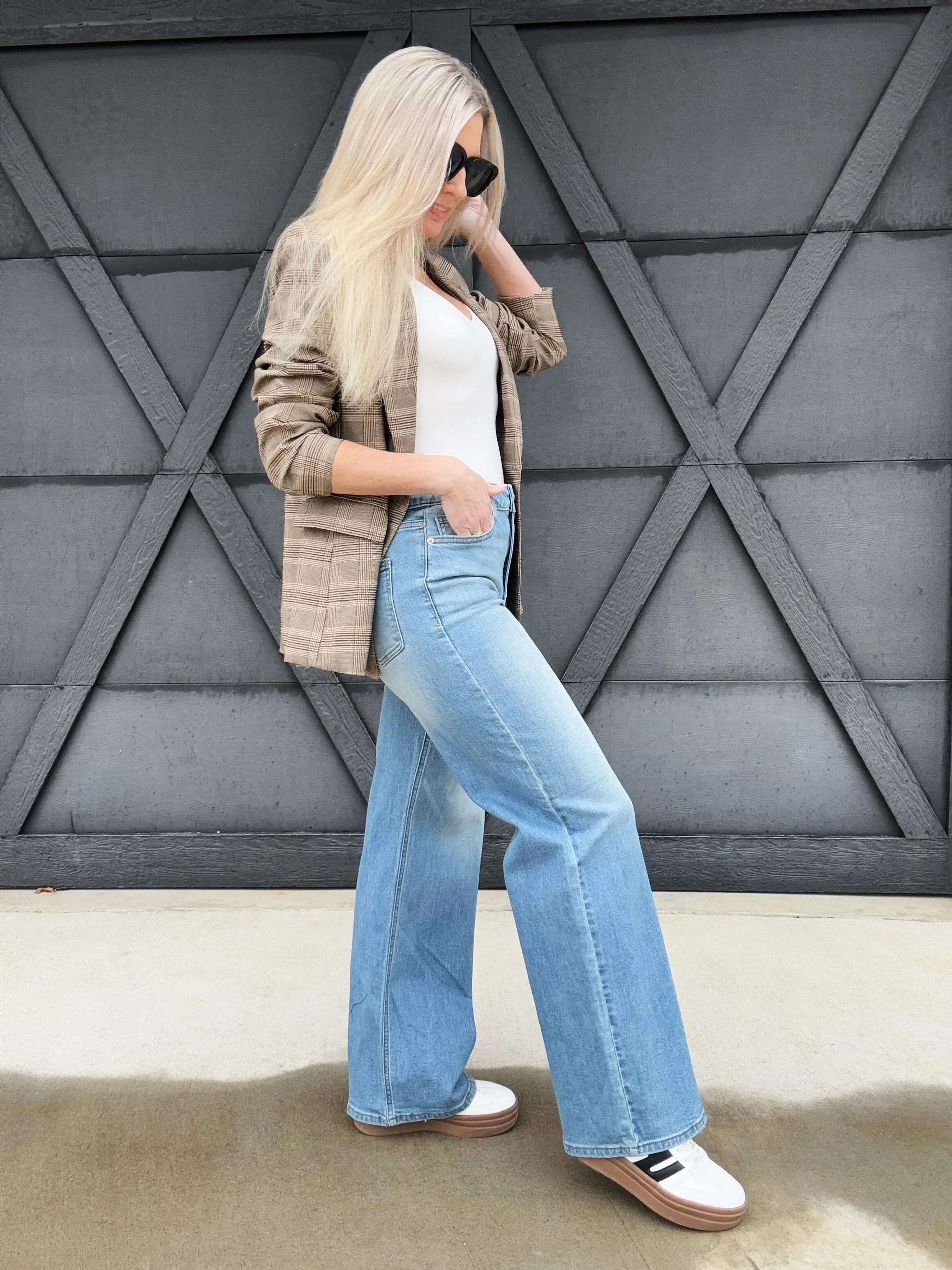 L.T.J. Gia Almost Slouchy Wide Leg Jeans In Medium