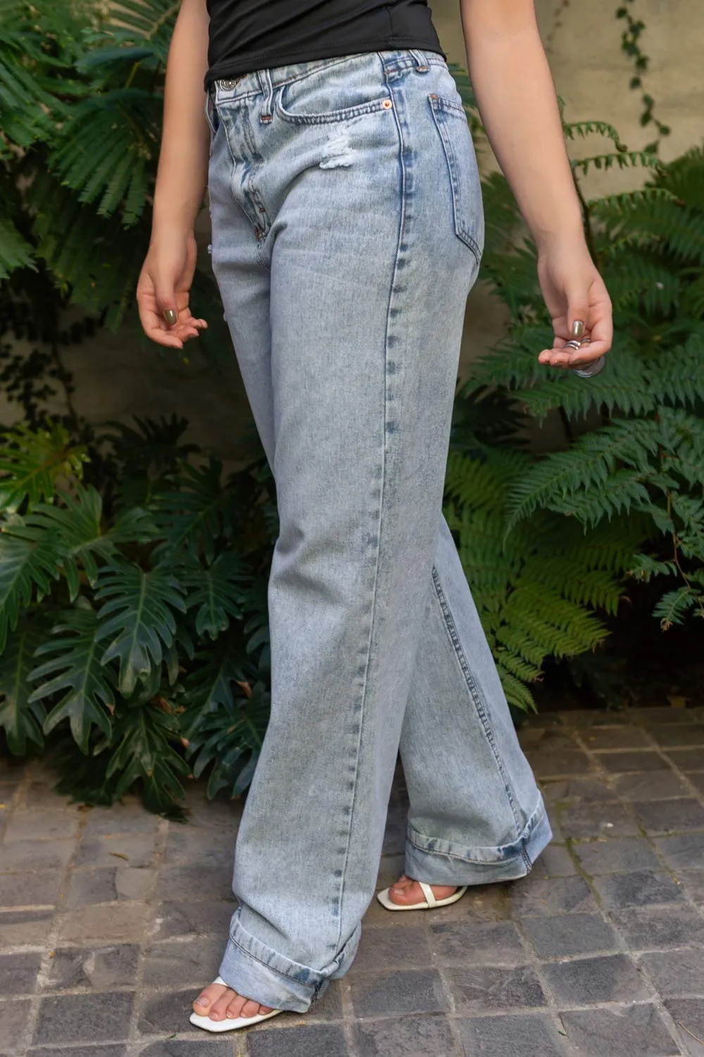 Pantalón de denim wide leg con doblez