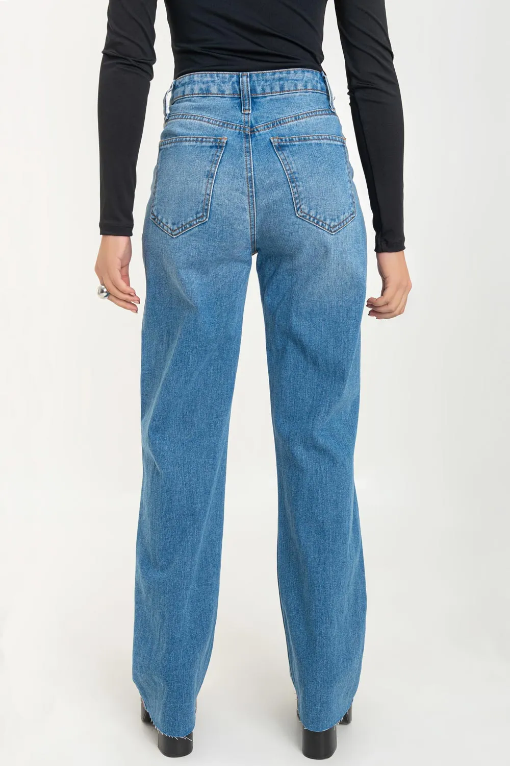 Pantalón denim wide leg con rotos