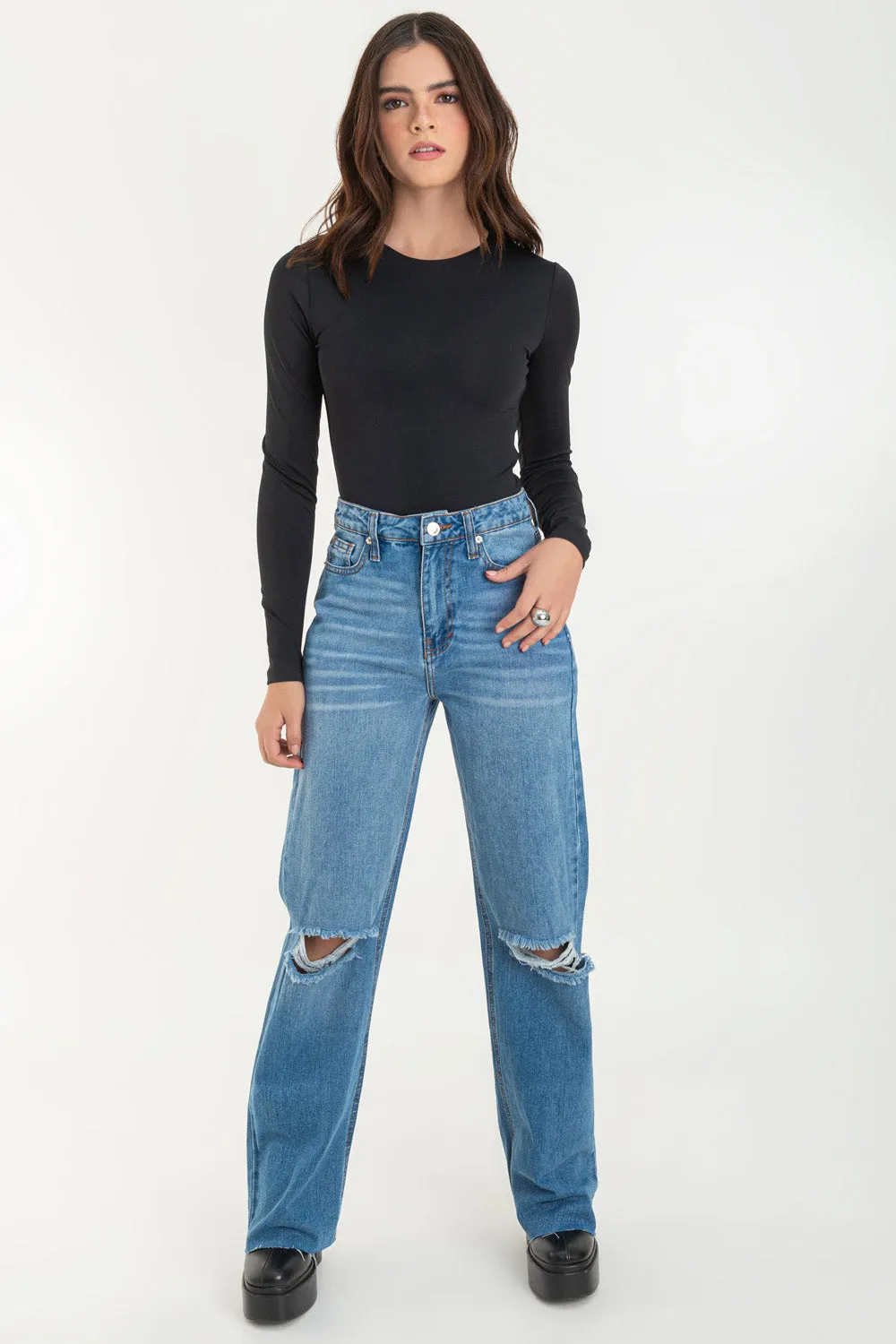 Pantalón denim wide leg con rotos