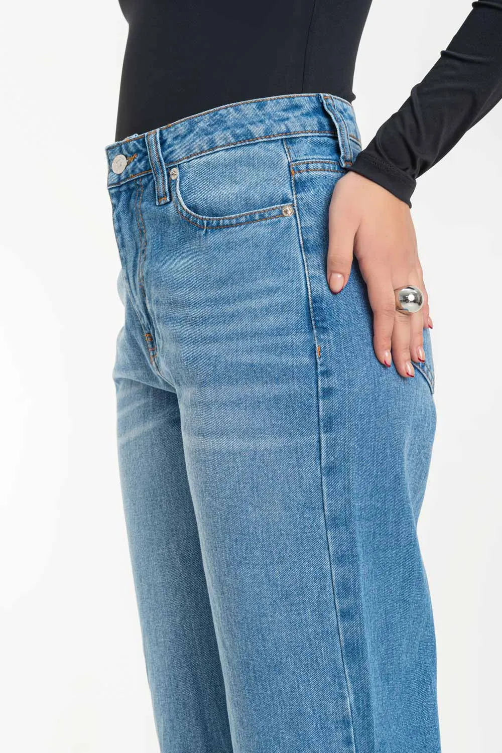 Pantalón denim wide leg con rotos