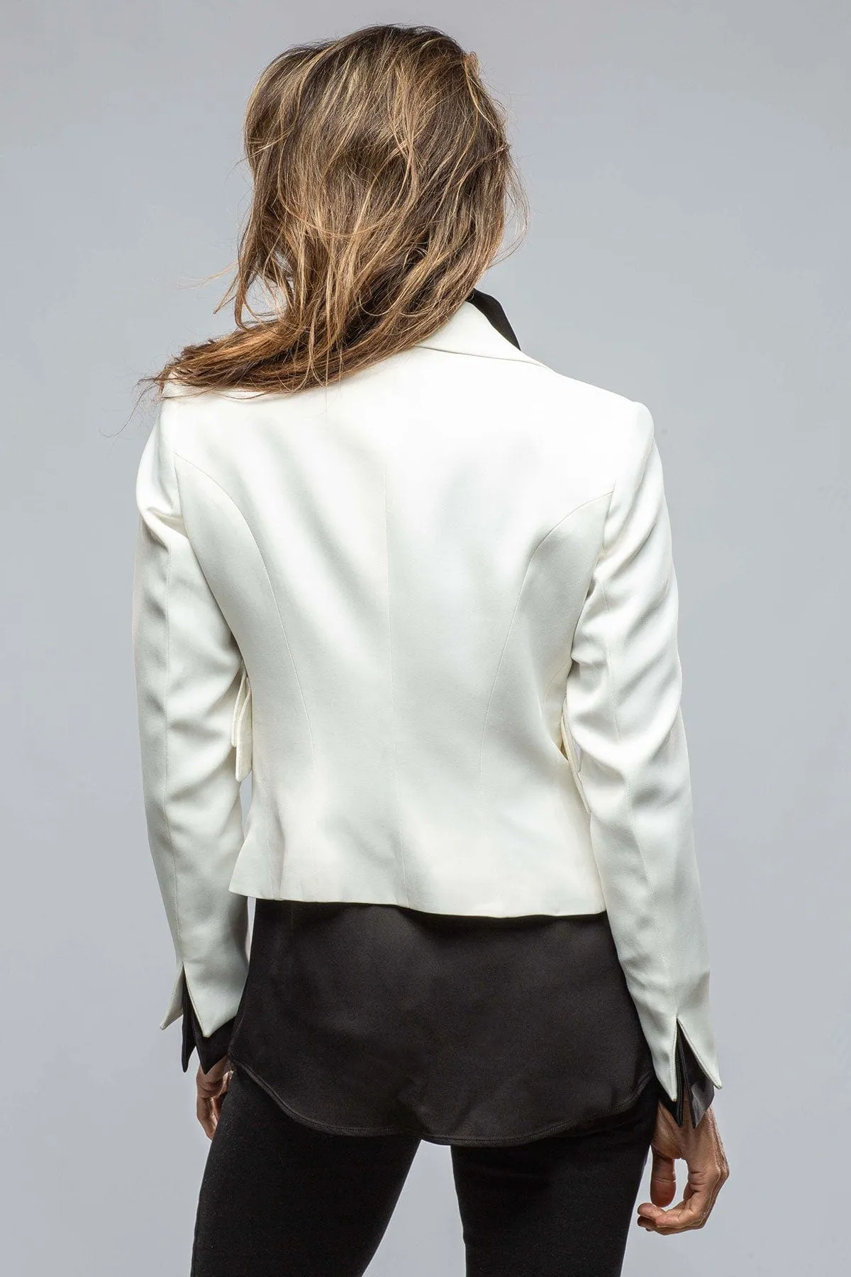 Sevilla Jkt In White Sharkskin
