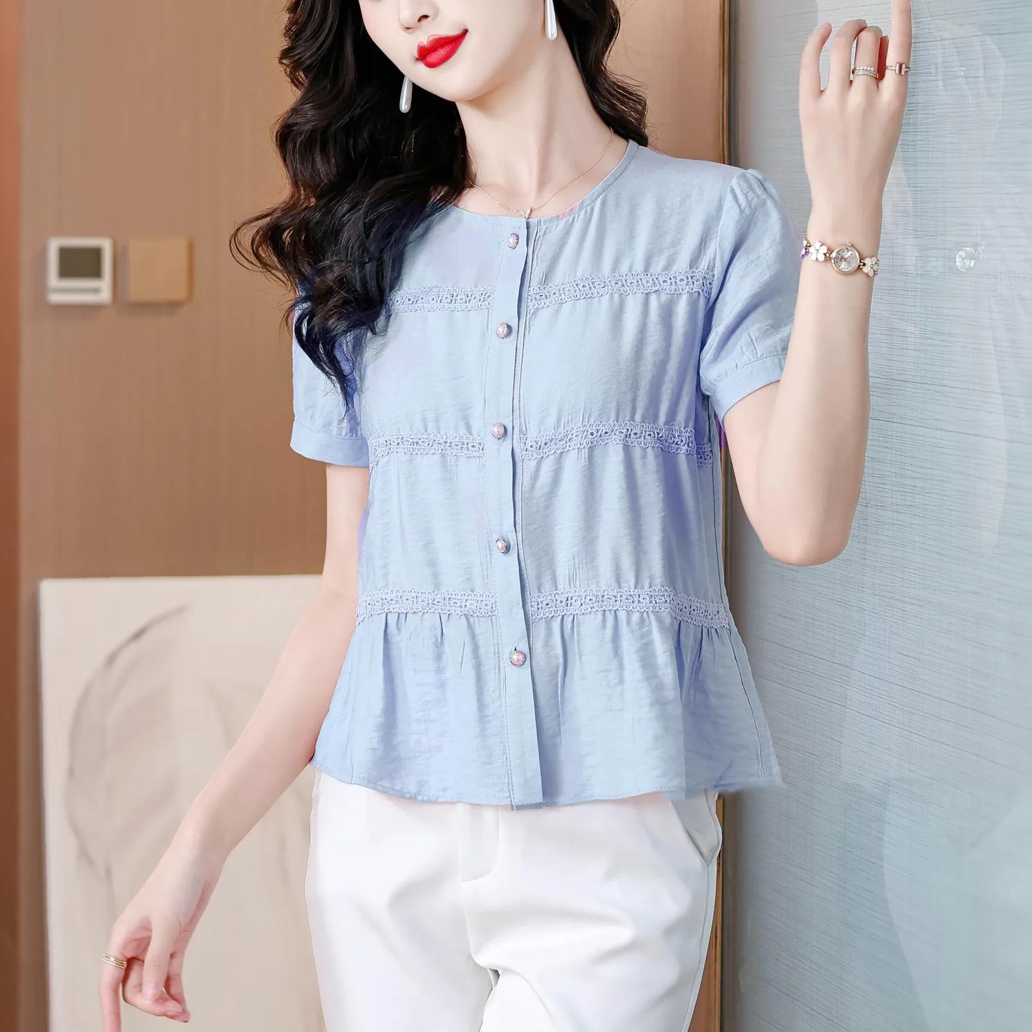 Stylish Women's Blouse in Soft Cotton-Linen Blend
