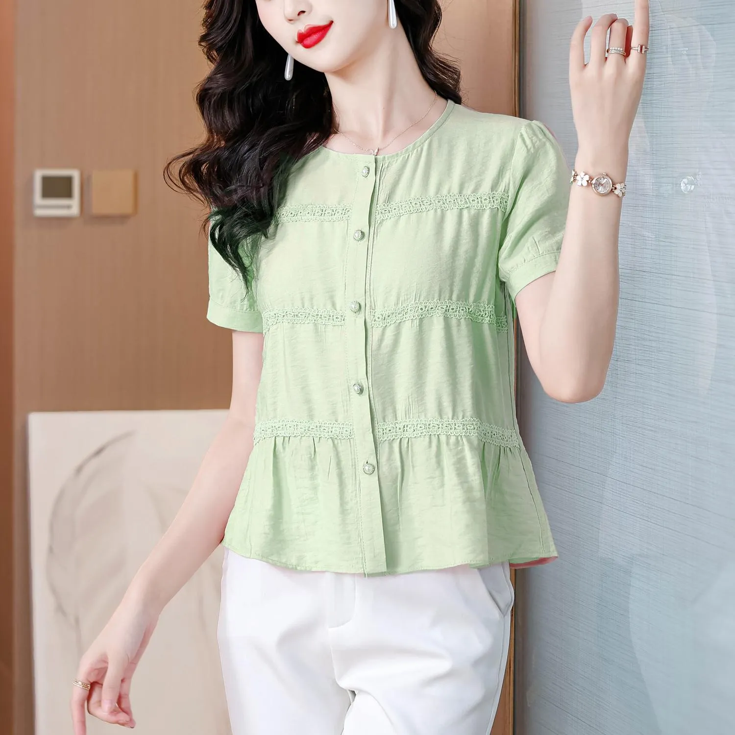 Stylish Women's Blouse in Soft Cotton-Linen Blend