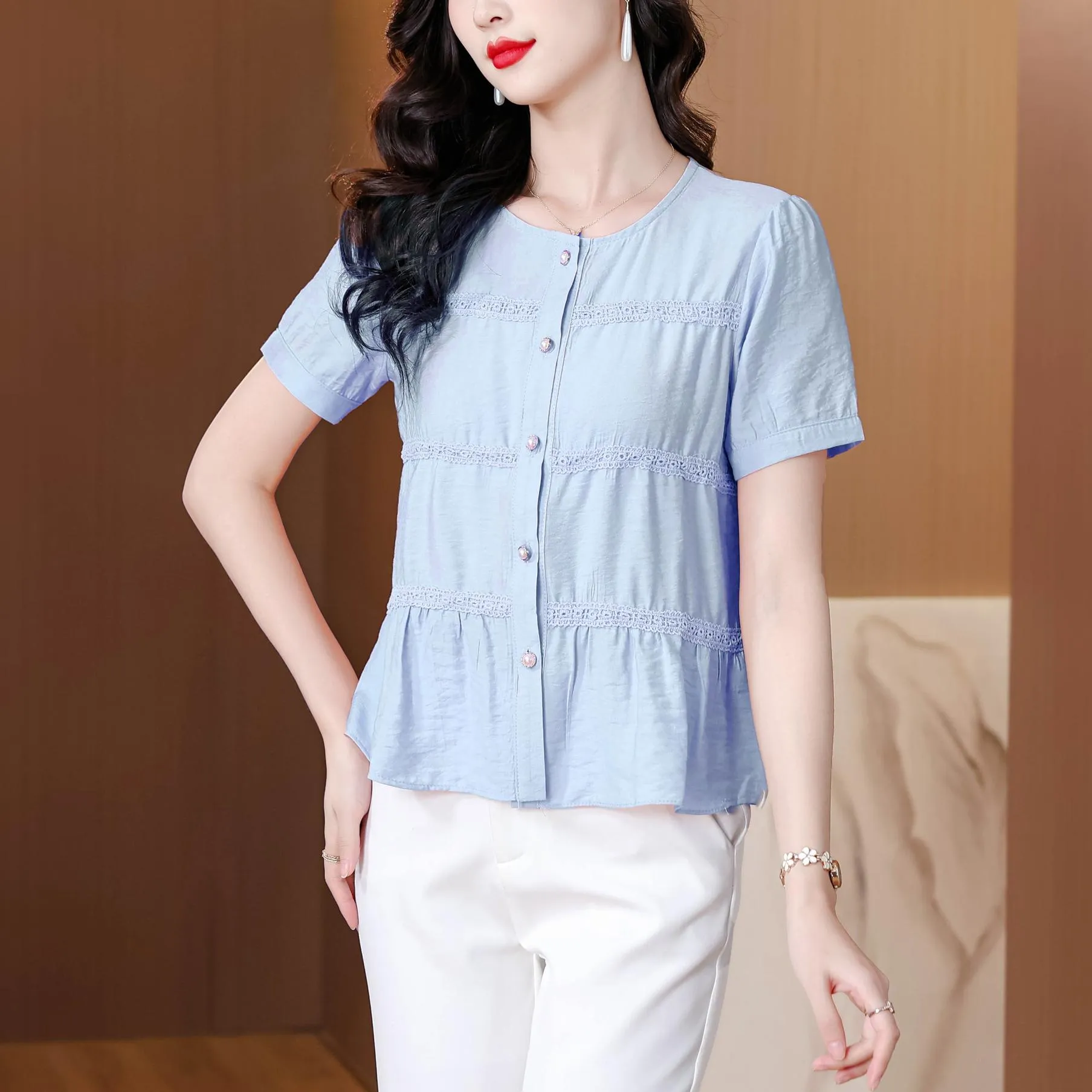 Stylish Women's Blouse in Soft Cotton-Linen Blend
