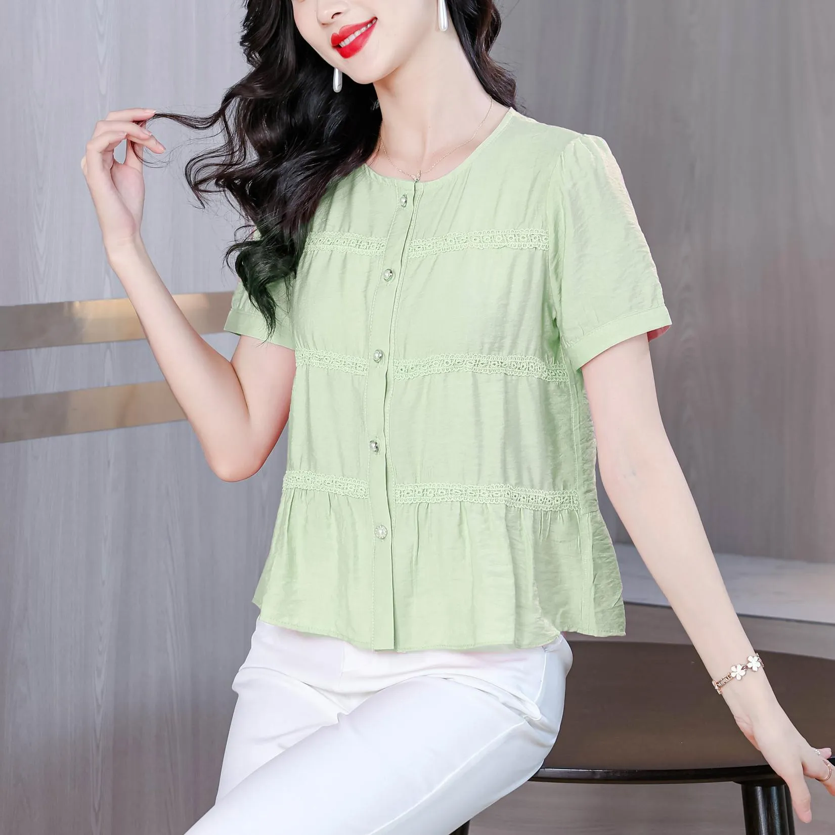 Stylish Women's Blouse in Soft Cotton-Linen Blend