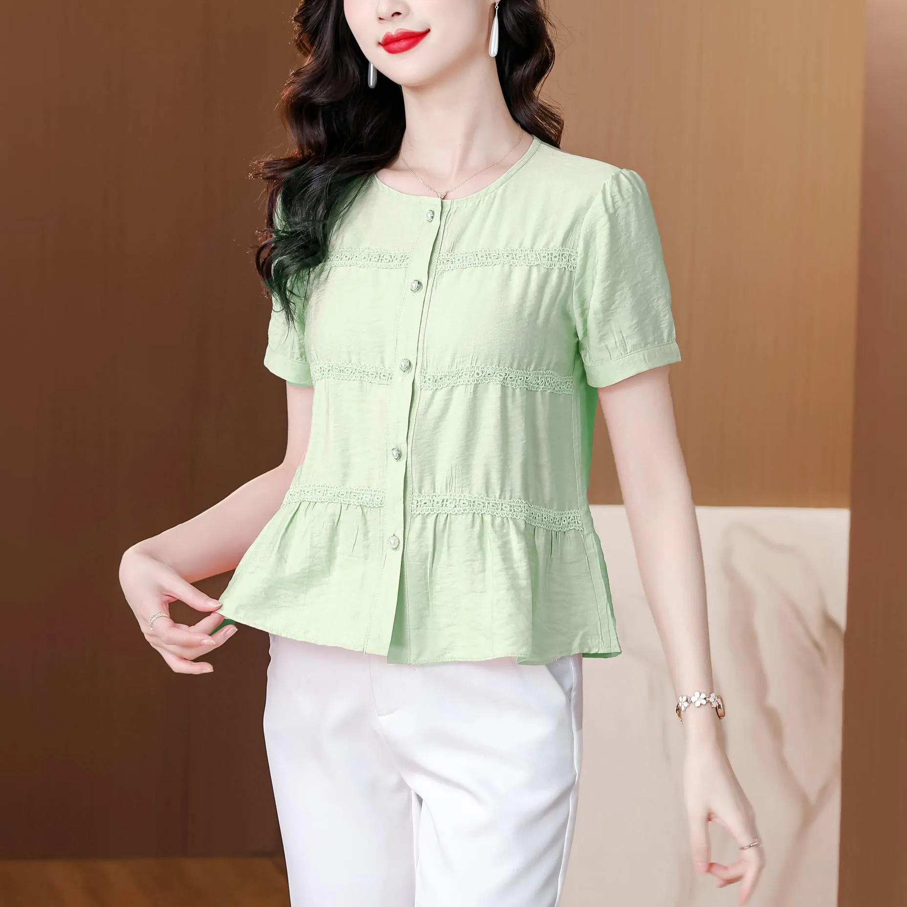 Stylish Women's Blouse in Soft Cotton-Linen Blend