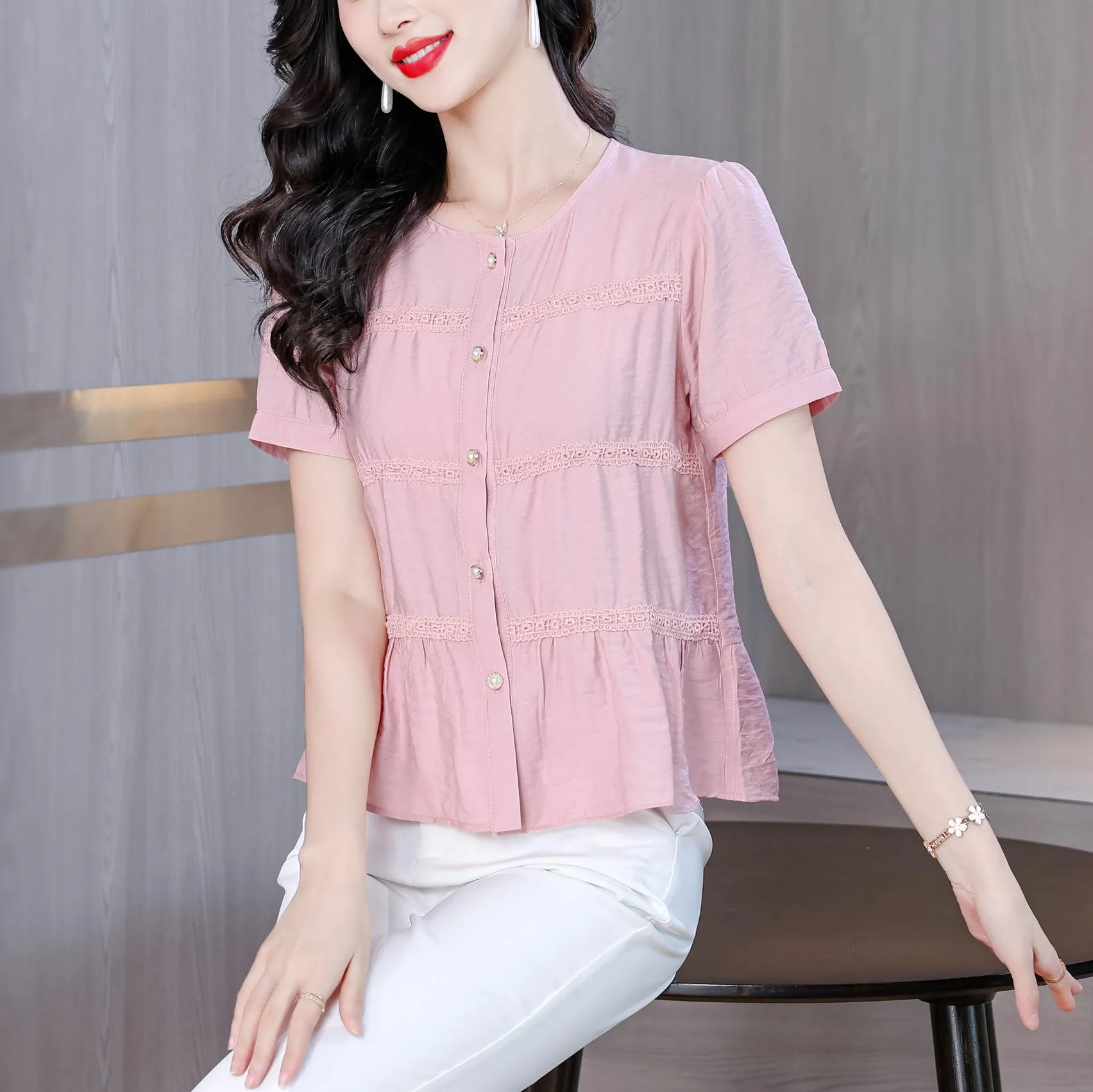 Stylish Women's Blouse in Soft Cotton-Linen Blend