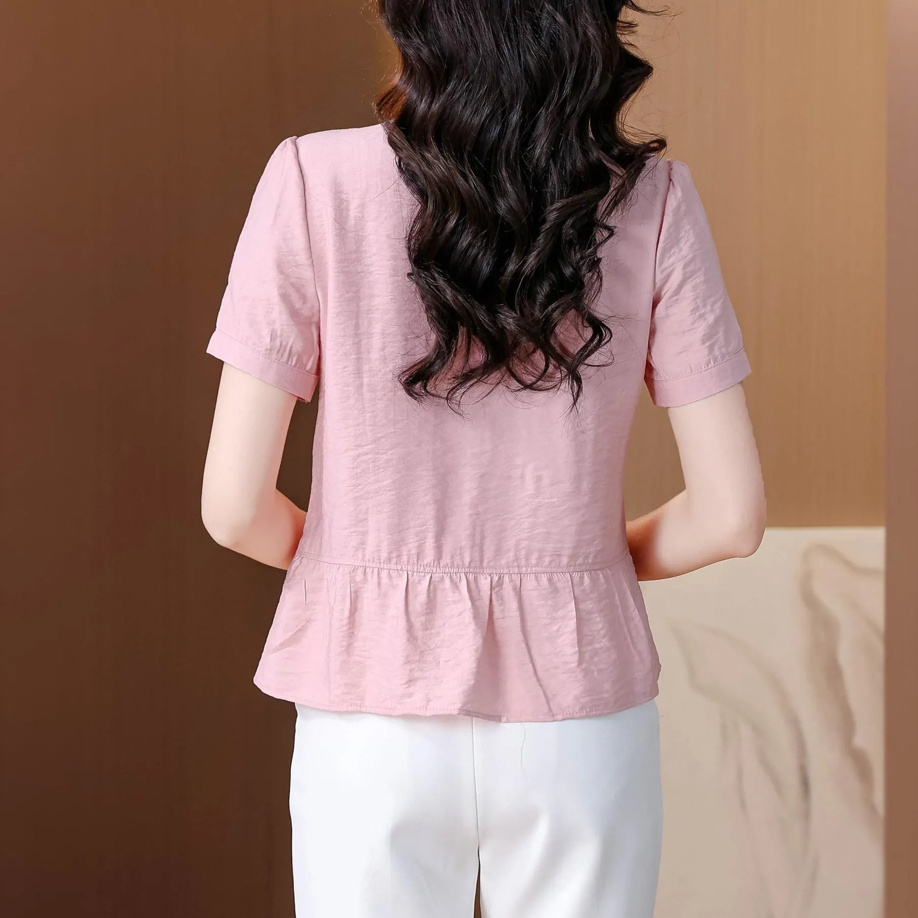 Stylish Women's Blouse in Soft Cotton-Linen Blend