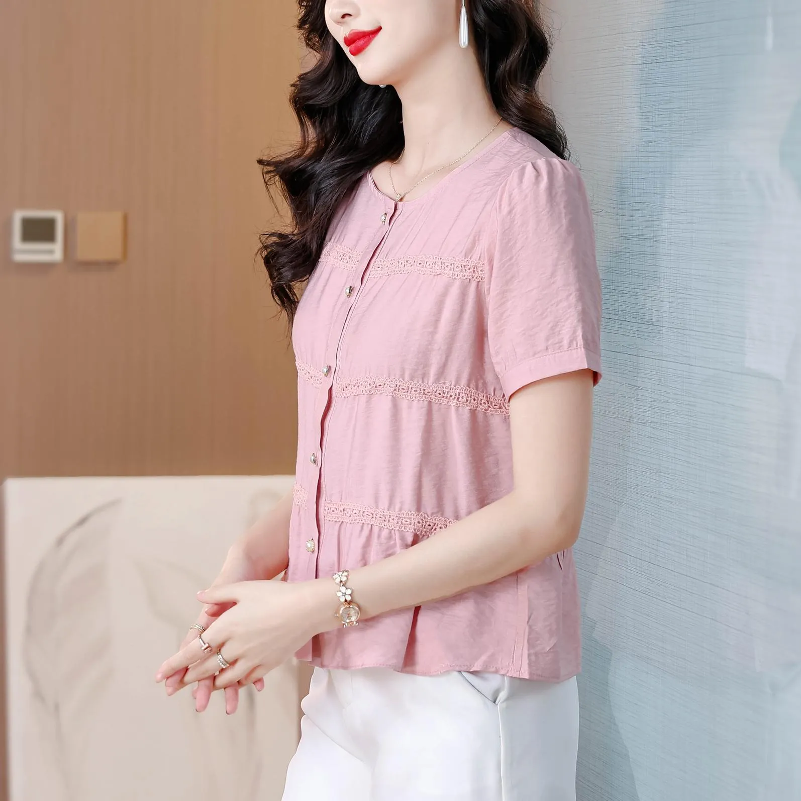 Stylish Women's Blouse in Soft Cotton-Linen Blend