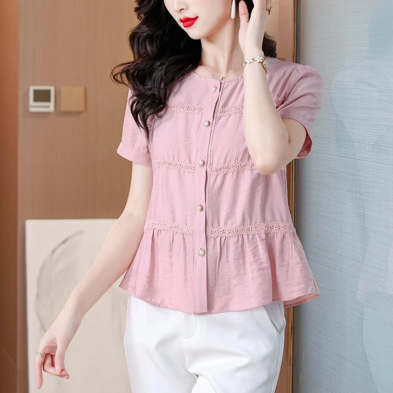 Stylish Women's Blouse in Soft Cotton-Linen Blend
