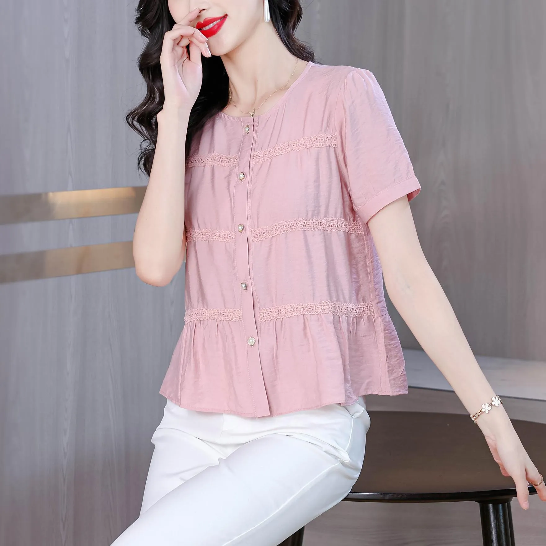 Stylish Women's Blouse in Soft Cotton-Linen Blend