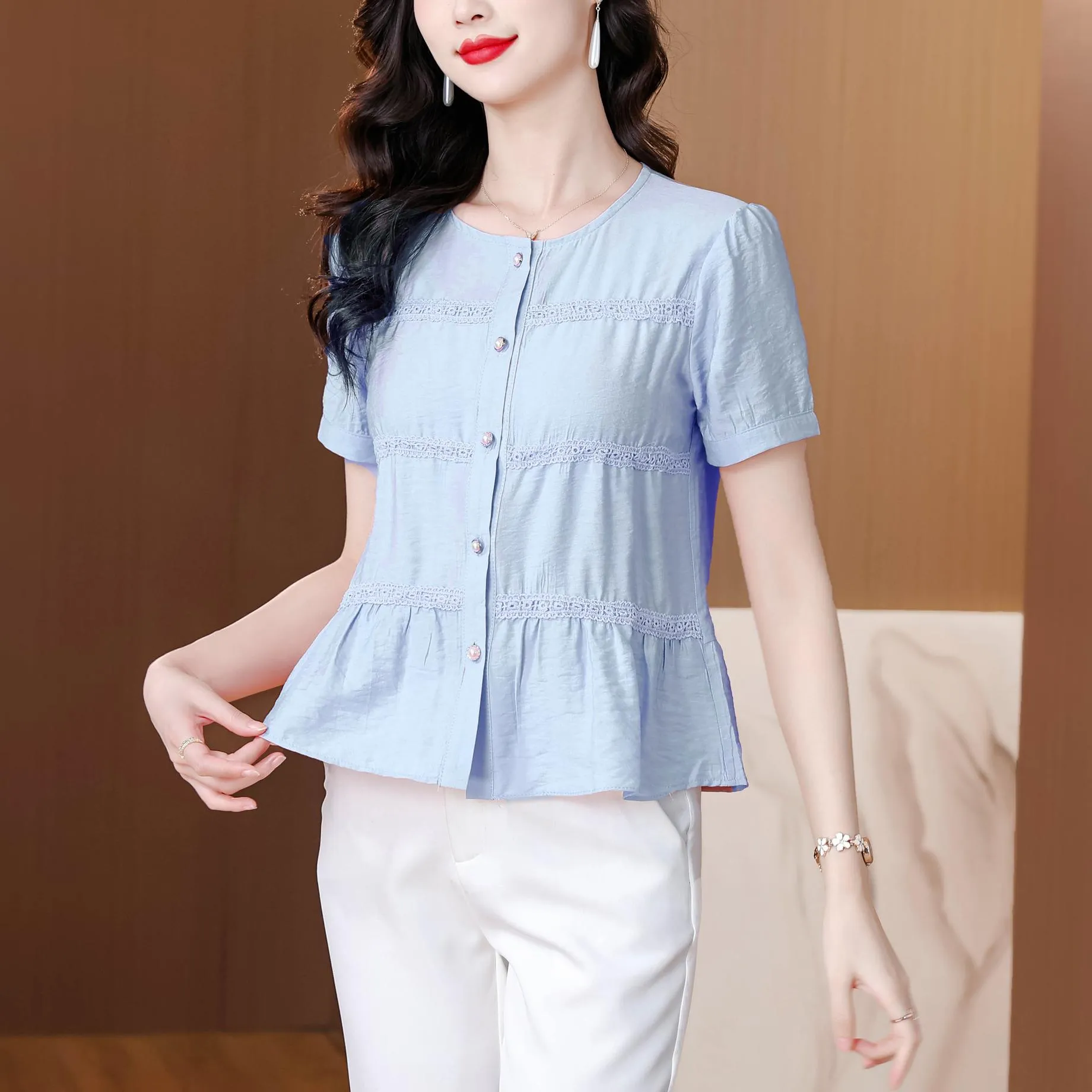 Stylish Women's Blouse in Soft Cotton-Linen Blend