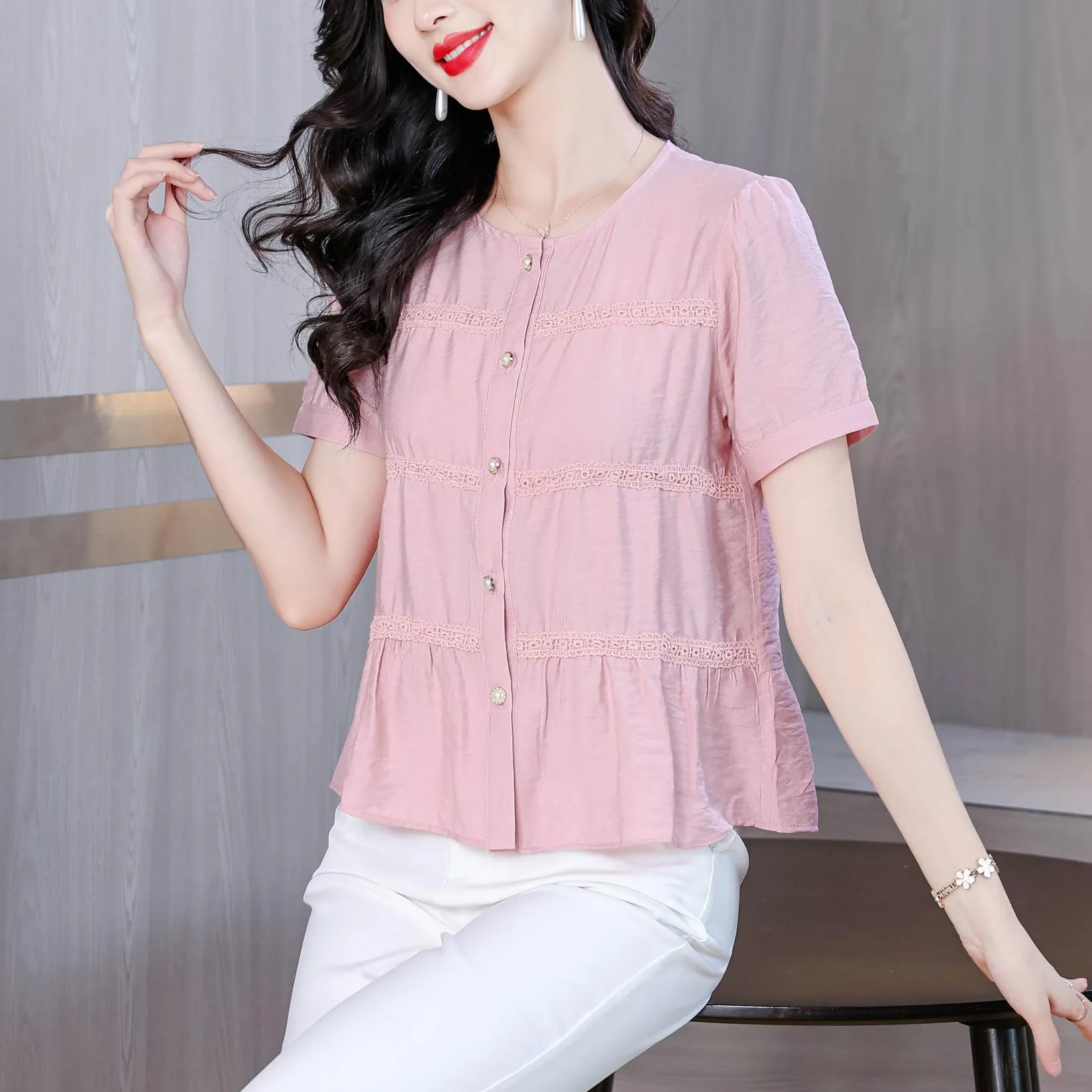 Stylish Women's Blouse in Soft Cotton-Linen Blend