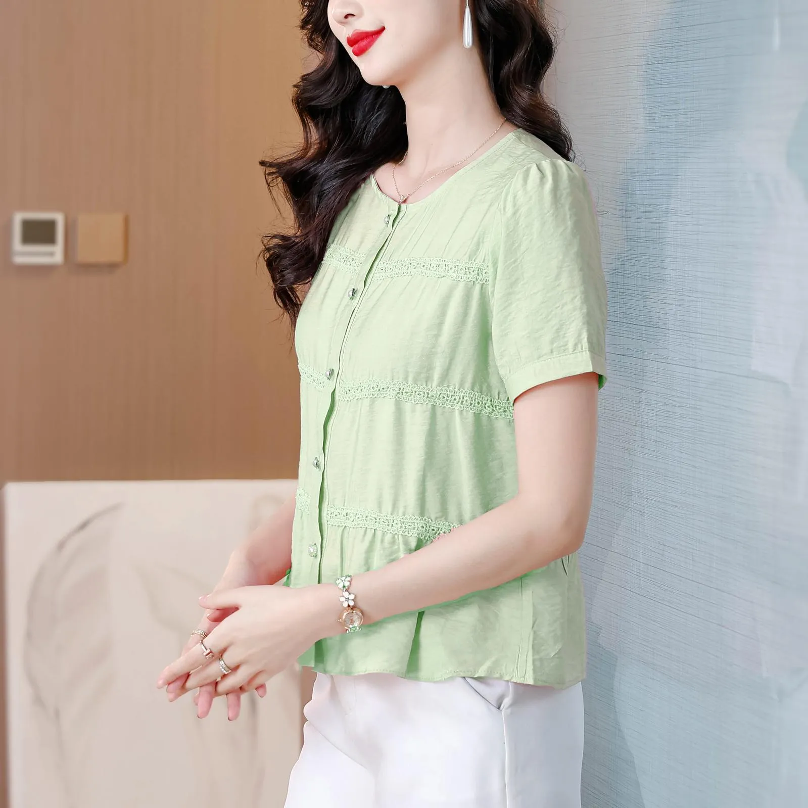Stylish Women's Blouse in Soft Cotton-Linen Blend