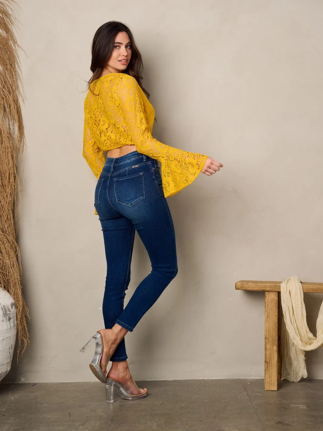 WOMEN'S LONG BELL SLEEVE RUFFLE BUTTON UP CROP TOP