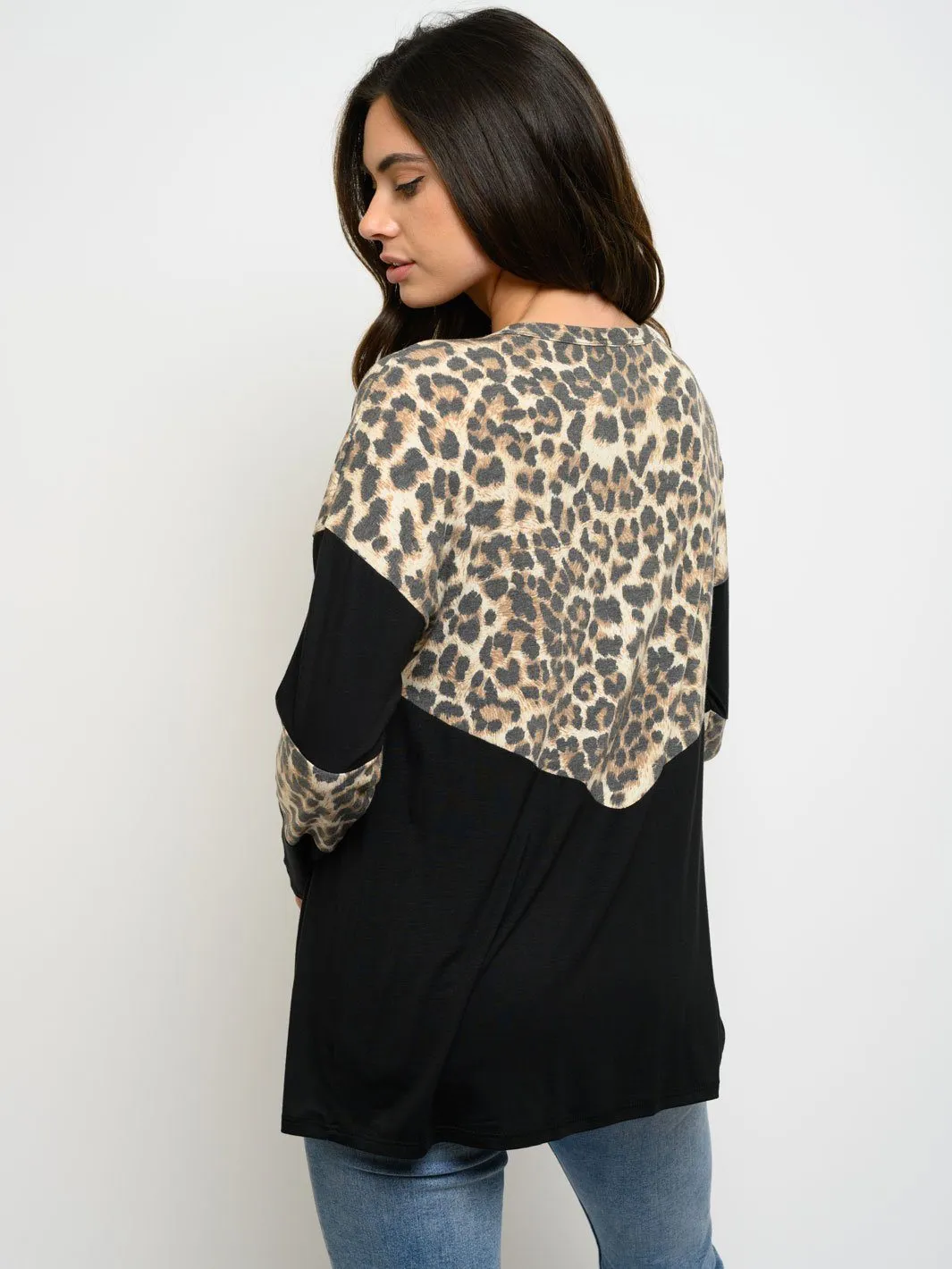 WOMEN'S LONG SLEEVE ANIMAL PRINT CHEVRON TOP